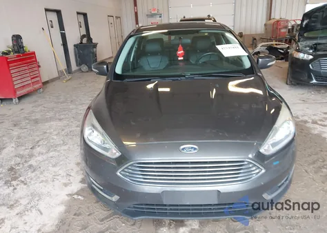2015 Ford Focus Titanium из США, поврежденный, VIN 1FADP3J22FL260718